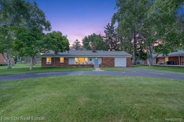 front view picture of 82 E Hurst Dr, Troy, MI. 48085