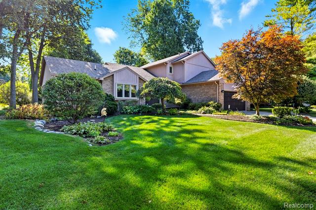 front view picture of 6572 Forest Park Dr, Troy, MI. 48098