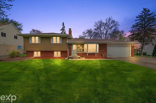 front view picture of 397 E Hurst Dr, Troy, MI. 48085