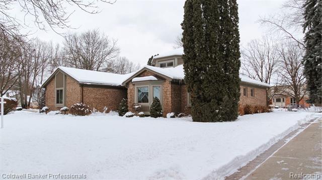 front view picture of 1671 Apple Dr, Troy, MI. 48098