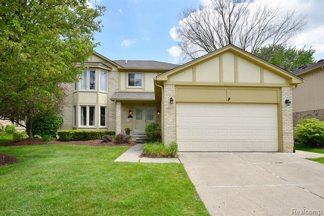 front view picture of 6186 Smithfield Dr, Troy, MI. 48085