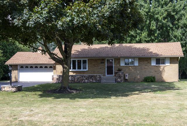 front view picture of 219 Ottawa Dr, Troy, MI. 48085