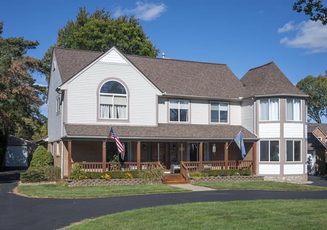 front view picture of 825 Ottawa Dr, Troy, MI. 48085