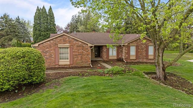 front view picture of 6435 Denton Dr, Troy, MI. 48098
