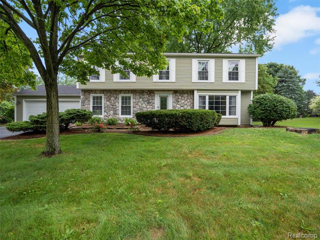 front view picture of 1959 W Spinningwheel Ln, Bloomfield Hills, MI. 48304
