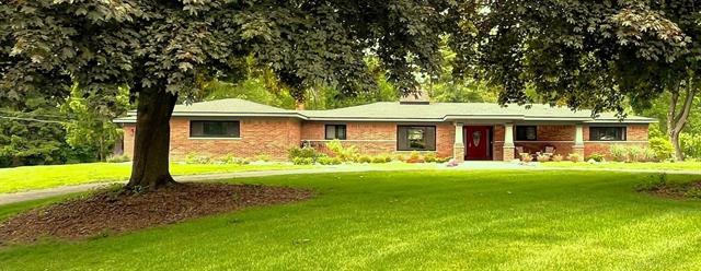 front view picture of 1750 Ledbury Dr, Bloomfield Hills, MI. 48304