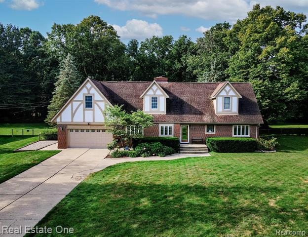 front view picture of 454 Lesdale Dr, Troy, MI. 48085