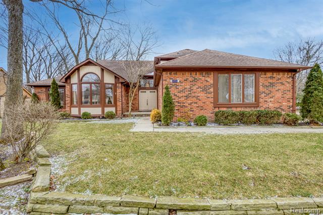 front view picture of 1651 Redbud Dr, Troy, MI. 48098