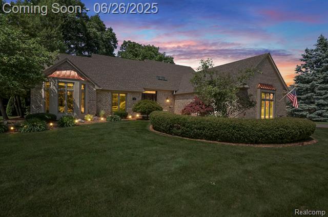 front view picture of 1114 Joshua Dr, Troy, MI. 48098