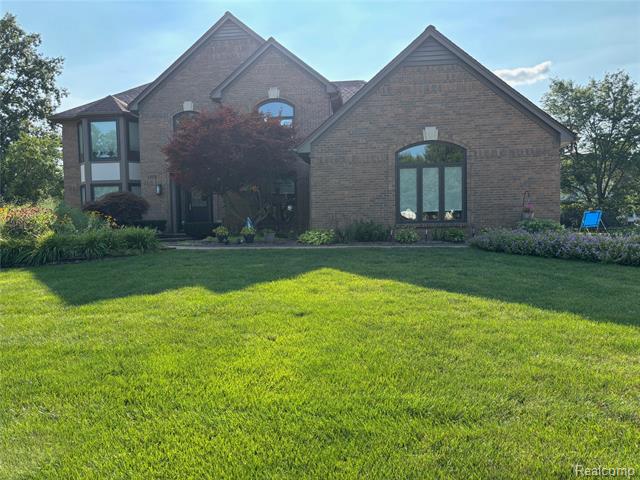 front view picture of 1720 Squirrel Valley Dr, Bloomfield Hills, MI. 48304