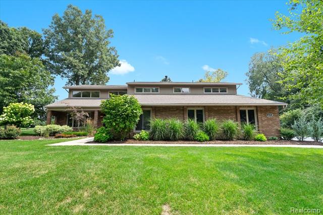 front view picture of 6678 Johnathon Dr, Troy, MI. 48098