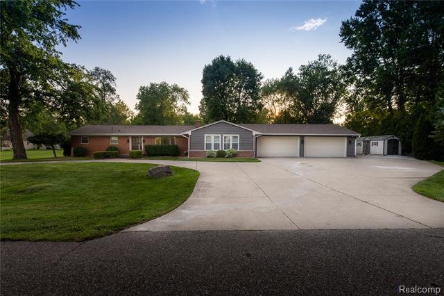front view picture of 6655 Norton Dr, Troy, MI. 48085
