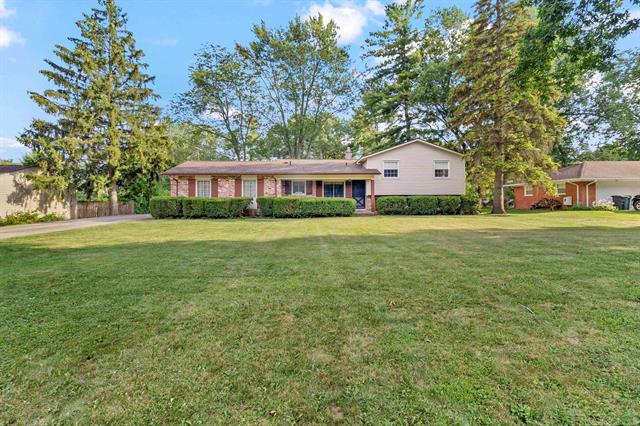 front view picture of 376 E Lovell Ave, Troy, MI. 48085