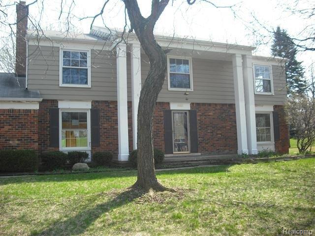 front view picture of 2017 Fox Glen Ct, Bloomfield Hills, MI. 48304