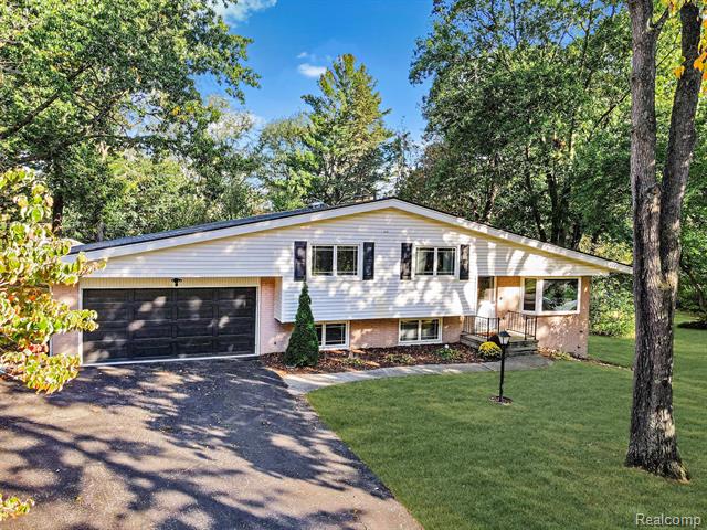 front view picture of 6460 Elmoor Dr, Troy, MI. 48098