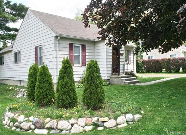 front view picture of 1942 Ward Rd, Bloomfield Hills, MI. 48302