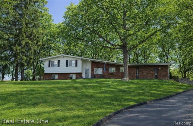 front view picture of 2757 Limerick Ln, Troy, MI. 48098