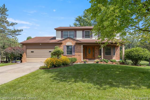 front view picture of 6970 Forest Park Ct, Troy, MI. 48098