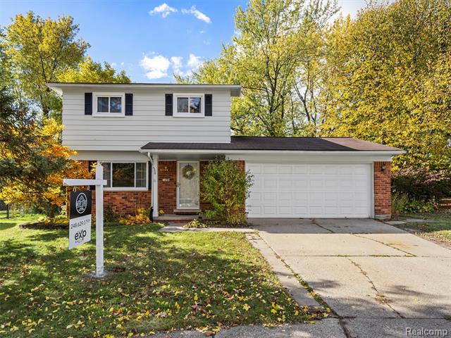 front view picture of 774 Southampton Rd, Auburn Hills, MI. 48326