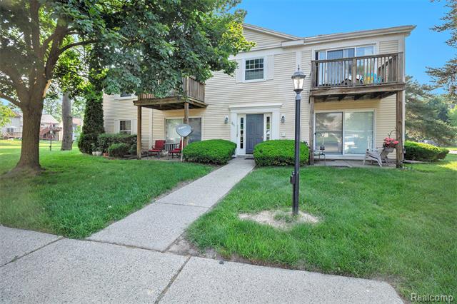 front view picture of 841 Bloomfield Village Blvd, Auburn Hills, MI. 48326