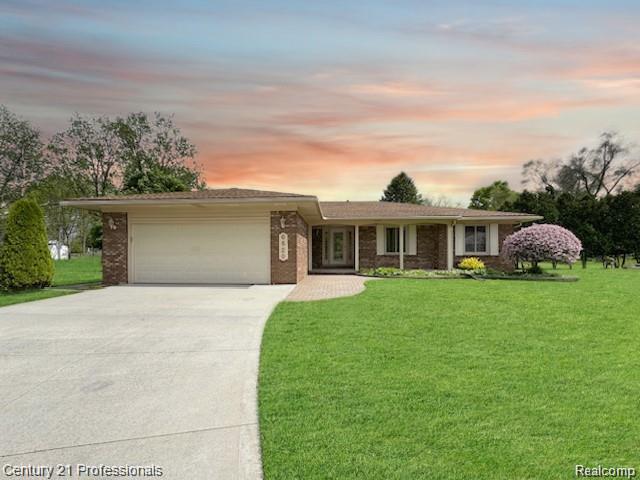 front view picture of 6820 Emerald Shores Dr, Troy, MI. 48085