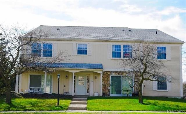 front view picture of 832 Bloomfield Village Blvd, Auburn Hills, MI. 48326