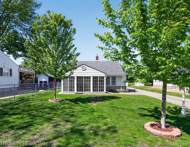 front view picture of 3207 Waukegan St, Auburn Hills, MI. 48326
