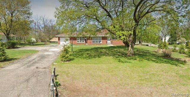front view picture of 3443 Nichols Rd, Auburn Hills, MI. 48326