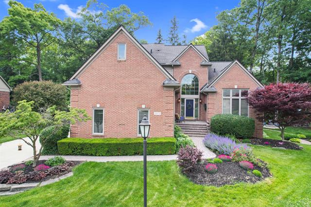 front view picture of 3473 Warwick Dr, Rochester, MI. 48309