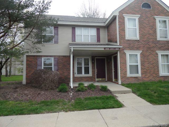 front view picture of 1656 Emerson Cir, Rochester, MI. 48307