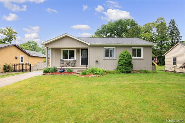 front view picture of 3295 Emmons Ave, Rochester, MI. 48307