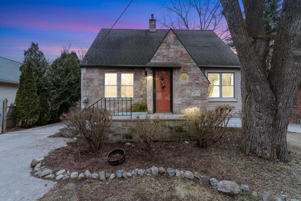 front view picture of 3093 Devondale Rd, Rochester, MI. 48309