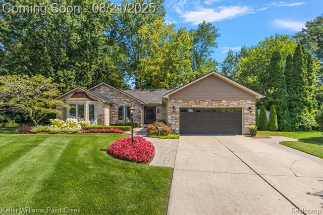front view picture of 559 Buttercup Ct, Rochester, MI. 48307