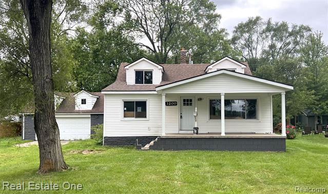 front view picture of 3200 Hessel Ave, Rochester, MI. 48307