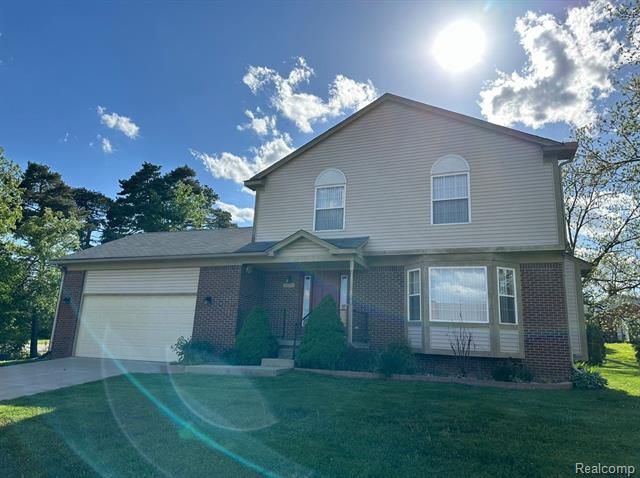 front view picture of 3970 Orchard View Ave, Rochester, MI. 48307