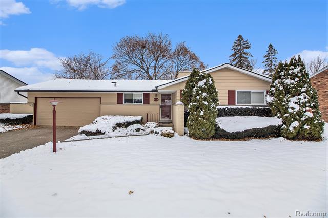 front view picture of 642 Provincetown Rd, Auburn Hills, MI. 48326