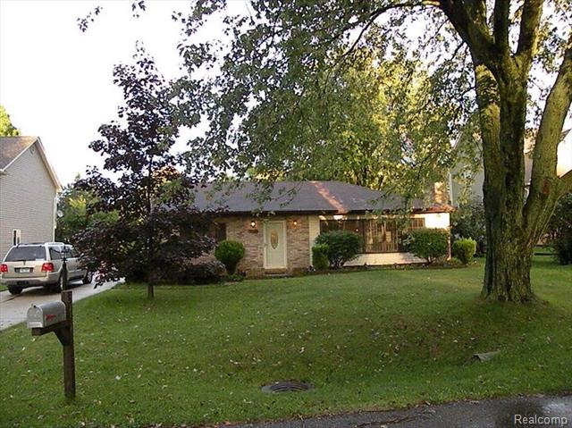 front view picture of 3767 Alida Ave, Rochester, MI. 48309