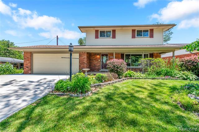 front view picture of 607 Ashburnham St, Auburn Hills, MI. 48326