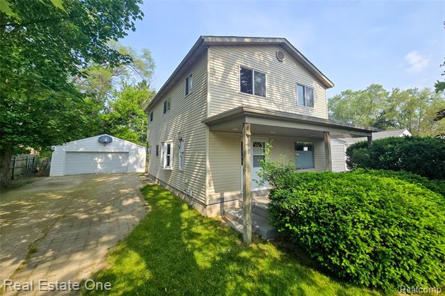 front view picture of 3180 Eastwood Dr, Rochester, MI. 48309