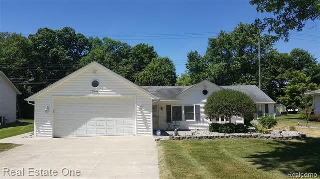 front view picture of 2904 Dearborn Ave, Rochester, MI. 48309