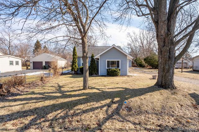 front view picture of 2915 Frankson Ave, Rochester, MI. 48307