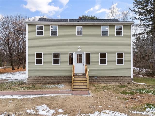 front view picture of 2875 Gravel Ridge Dr, Rochester, MI. 48307