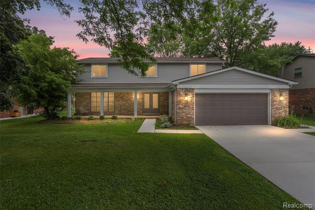front view picture of 684 Abbey Ct, Rochester, MI. 48307
