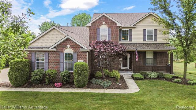 front view picture of 3285 Everett Dr, Rochester, MI. 48307