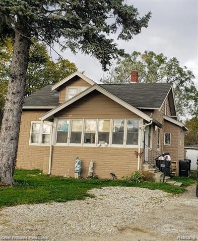 front view picture of 134 W Auburn Rd, Rochester, MI. 48307
