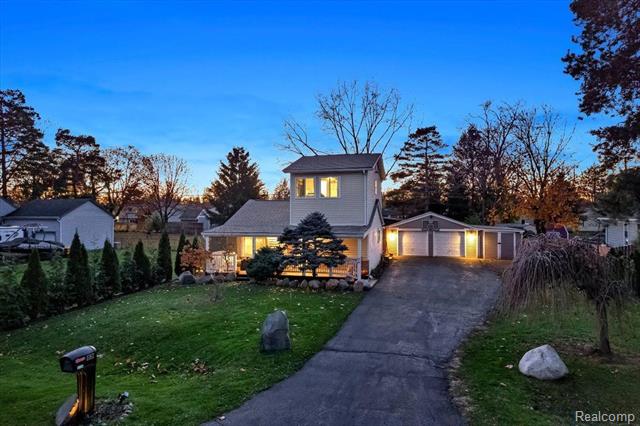 front view picture of 2716 Weaverton, Rochester, MI. 48307