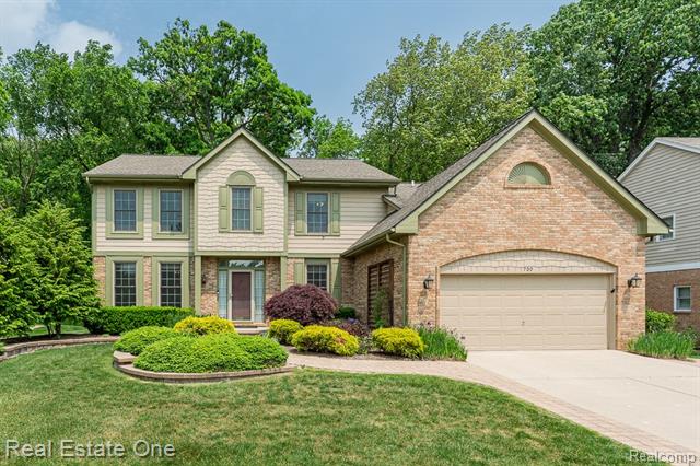 front view picture of 730 Woodfield Way, Rochester, MI. 48307