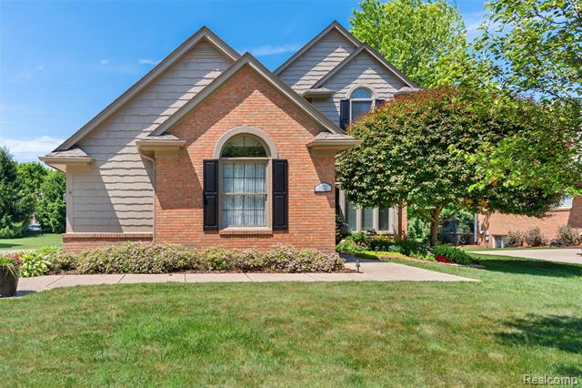 front view picture of 1132 Sugar Creek Dr, Rochester, MI. 48307