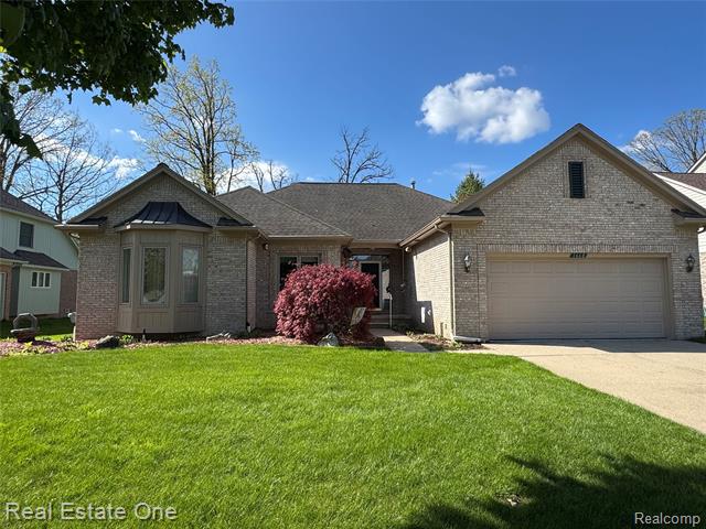 front view picture of 1668 S Shore Dr, Rochester, MI. 48307