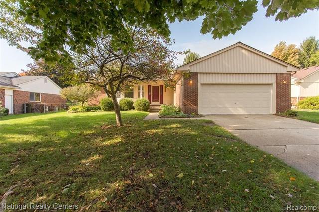 front view picture of 2232 Warrington Rd, Rochester, MI. 48307